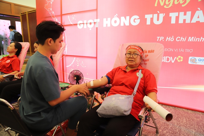 Giọt hồng của lòng nhân ái trao cơ hội sống cho nhiều người bệnh- Ảnh 6. Giọt hồng của lòng nhân ái trao cơ hội sống cho nhiều người bệnh- Ảnh 6.