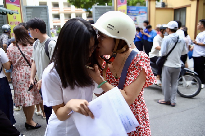 Cha mẹ đồng hành cùng sĩ tử: 'Điểm số không quan trọng bằng việc con trưởng thành'- Ảnh 9.