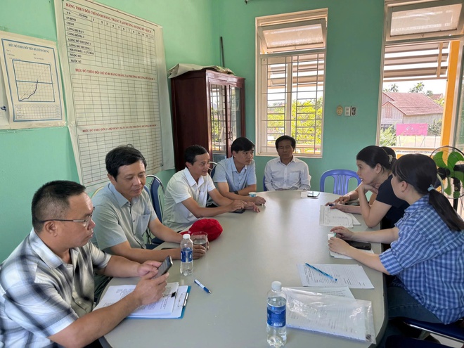 Sốt xuất huyết vẫn tiềm ẩn nhiều nguy cơ, hành động từ mỗi gia đình để bảo vệ cộng đồng- Ảnh 5. Sốt xuất huyết vẫn tiềm ẩn nhiều nguy cơ, hành động từ mỗi gia đình để bảo vệ cộng đồng- Ảnh 5.