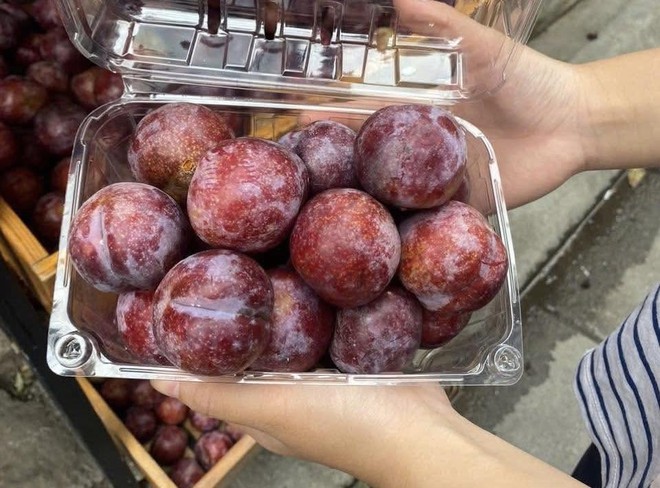 Tết Đoan Ngọ: Nhiều gia đình chọn mâm cúng tối giản, vừa đủ giữ nét truyền thống- Ảnh 5. Tết Đoan Ngọ: Nhiều gia đình chọn mâm cúng tối giản, vừa đủ giữ nét truyền thống- Ảnh 5.