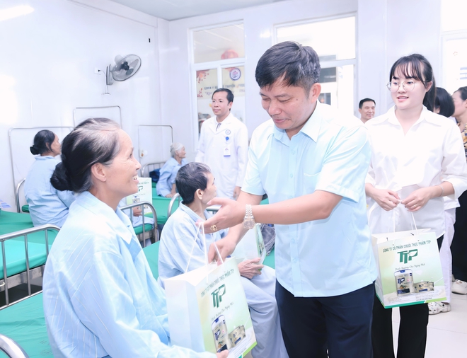 Trao yêu thương đến bệnh nhân khó khăn đang điều trị tại các cơ sở y tế ở Nghệ An- Ảnh 6.