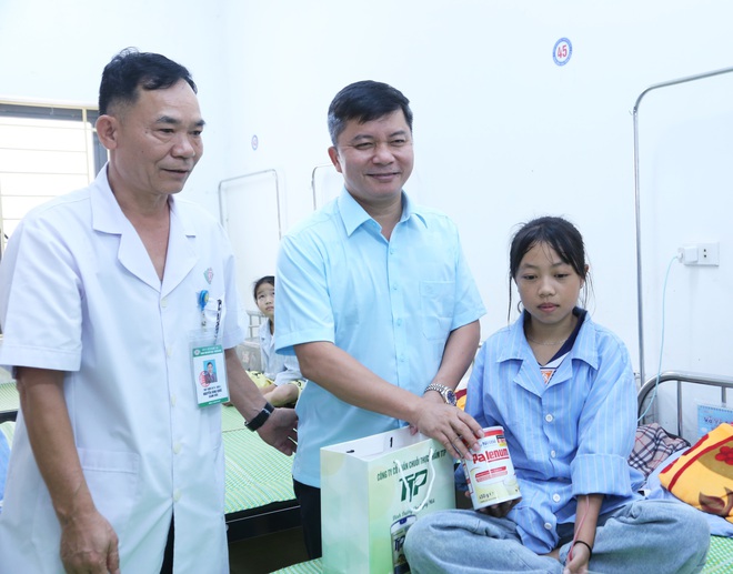 Trao yêu thương đến bệnh nhân khó khăn đang điều trị tại các cơ sở y tế ở Nghệ An- Ảnh 2.