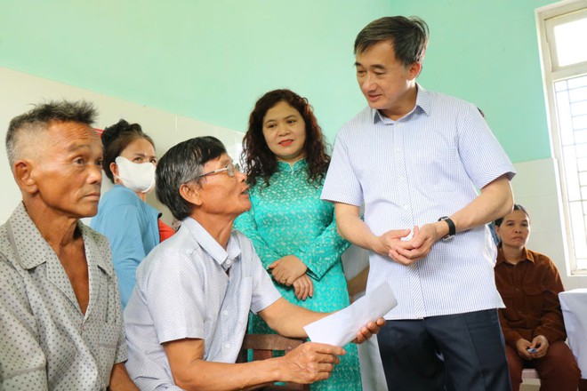 Thứ trưởng Bộ Y tế Trần Văn Thuấn dự chương trình khám sức khỏe miễn phí toàn dân tại Huế- Ảnh 7.
