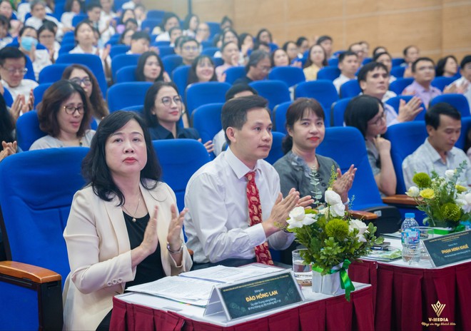 Bộ trưởng Bộ Y tế Đào Hồng Lan trao quyết định bổ nhiệm Hiệu trưởng Trường Đại học Y tế Công cộng- Ảnh 3.