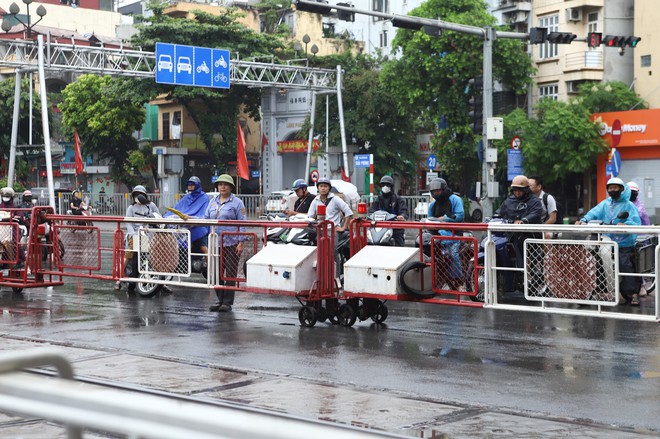 Hà Nội: Hơn 300 trường hợp vi phạm an toàn giao thông đường sắt bị xử lý sau nửa tháng- Ảnh 3.