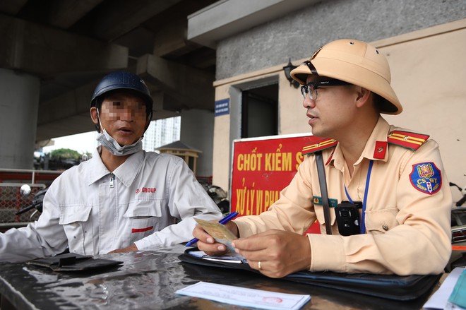 Hà Nội: Hơn 300 trường hợp vi phạm an toàn giao thông đường sắt bị xử lý sau nửa tháng- Ảnh 9.