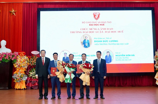 Đại học Huế bổ nhiệm hiệu trưởng, hiệu phó các trường thành viên - Ảnh 4.
