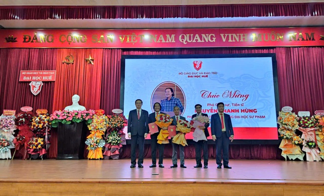 Đại học Huế bổ nhiệm hiệu trưởng, hiệu phó các trường thành viên - Ảnh 3.