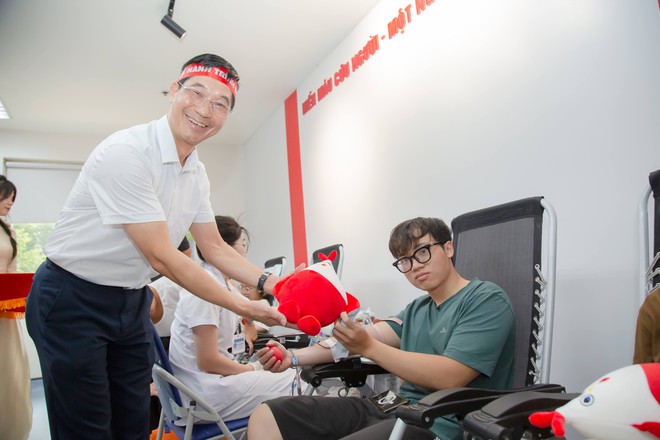 'Giọt hồng tri ân' lan tỏa nghĩa cử hiến máu của thế hệ trẻ trong tháng Bảy nghĩa tình- Ảnh 8.