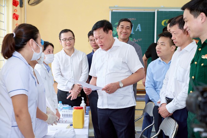 Thứ trưởng Đỗ Xuân Tuyên dự Chương trình khám bệnh, tặng quà tri ân người có công tại Hưng Yên- Ảnh 7.