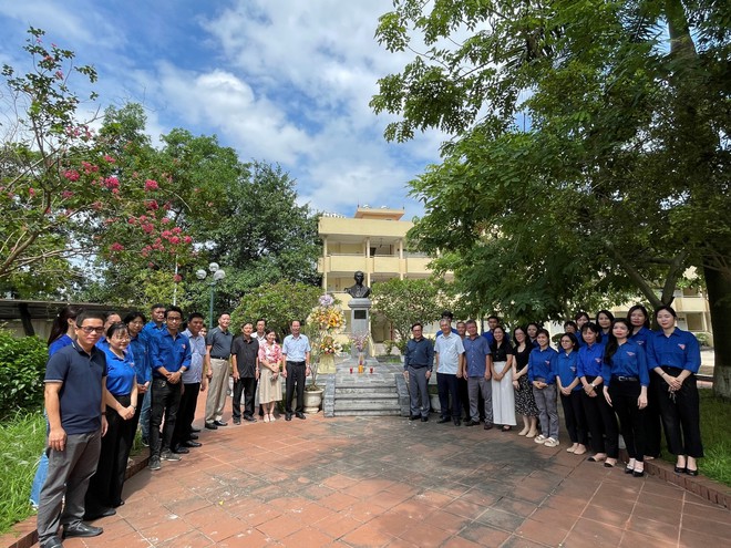 Viện Sốt rét - Ký sinh trùng - Côn trùng TW thăm, tri ân gia đình anh hùng, liệt sĩ GS.BS Đặng Văn Ngữ- Ảnh 4.