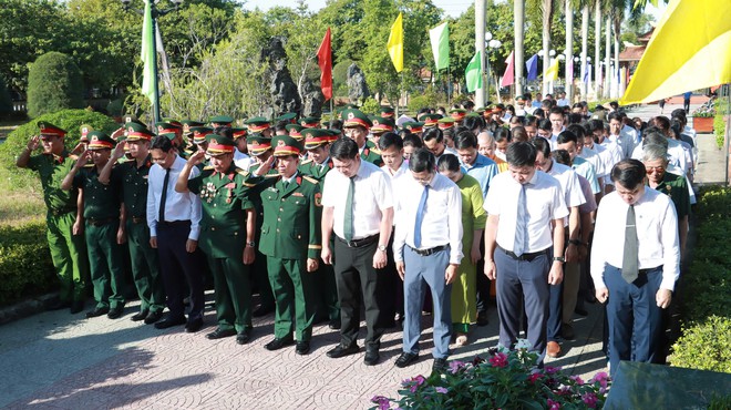 'Chiến dịch 500 ngày đêm' ở Huế: Truy điệu, an táng một hài cốt liệt sĩ, hoàn thành lấy mẫu tại 29 nghĩa trang - Ảnh 2.