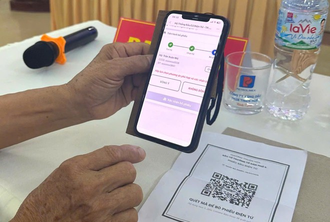 Lần đầu tiên quét mã QR bầu Tổ trưởng Tổ dân phố ở Huế: Điều gì tạo nên cách làm khác biệt?- Ảnh 4.