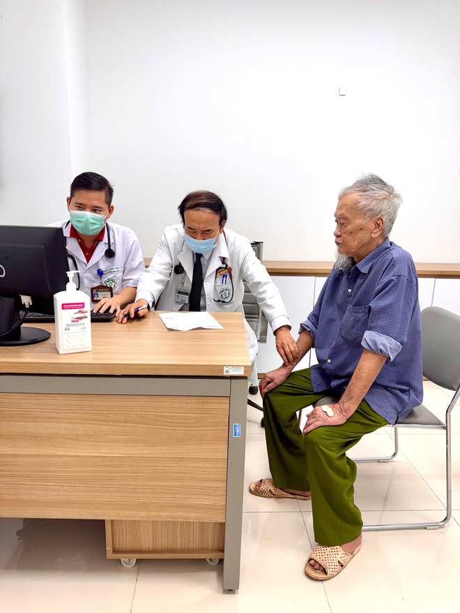 Mệnh lệnh từ trái tim thầy thuốc Bạch Mai và hành trình tri ân sức khoẻ 5.000 đối tượng chính sách ở Cố đô Ninh Bình- Ảnh 5.