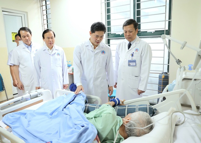 Bệnh viện Hữu nghị cần trở thành mô hình chăm sóc sức khỏe cán bộ hiện đại, chuyên sâu và chuyển đổi số toàn diện- Ảnh 12.