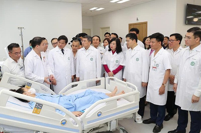 Thủ tướng Lê Minh Hưng thăm Bệnh viện Bạch Mai cơ sở Ninh Bình
- Ảnh 2.