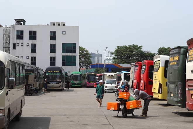 Các bến xe Hà Nội trước nghỉ lễ 2/9: Không để khách bị ép giá, nhồi nhét - Ảnh 6.