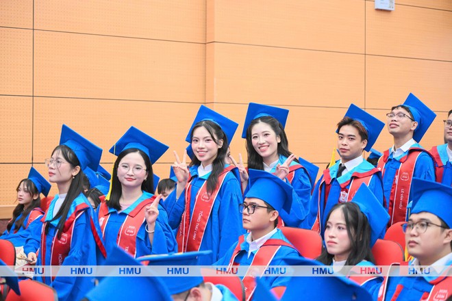 Gần 700 tân bác sĩ Đại học Y Hà Nội sẵn sàng hành trình chữa bệnh cứu người- Ảnh 3.