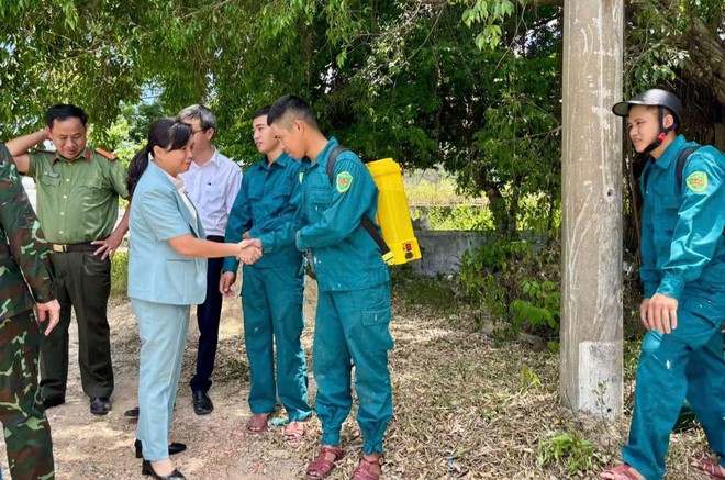 Căng mình giữ rừng sau hơn 10 điểm cháy trong một ngày ở Huế- Ảnh 4.