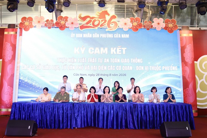 Phường Cửa Nam: Một hàng xe dừng đỗ có thể thành 'nút thắt' giao thông - Ảnh 3.
