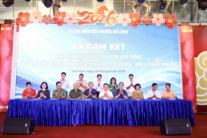 Phường Cửa Nam: Một hàng xe dừng đỗ có thể thành 'nút thắt' giao thông - Ảnh 5.