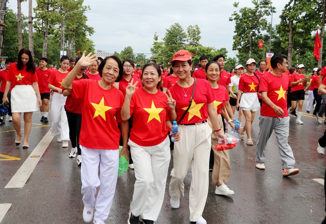 Nghệ An sôi nổi hưởng ứng chương trình “Cùng Việt Nam tiến bước” - Ảnh 4.