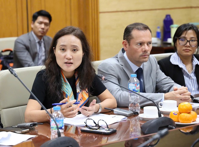 Thứ trưởng Nguyễn Thị Liên Hương tiếp, làm việc với Đoàn cấp cao Công ty Pfizer - Ảnh 8.
