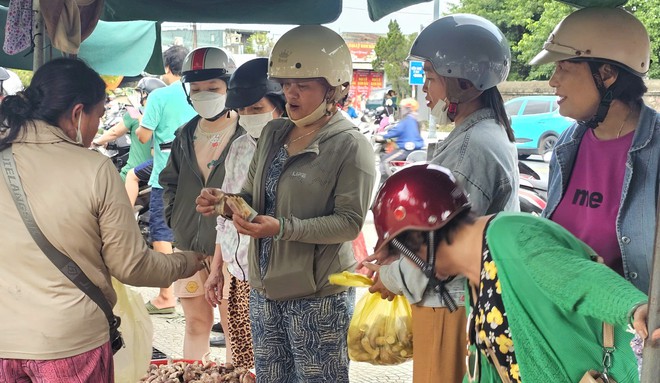 Loài nấm 'đắng ngắt' từ rừng xuống phố, ở xa 30 km vẫn tìm đến mua- Ảnh 7.