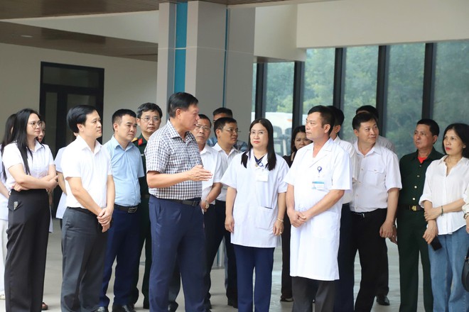 Thứ trưởng Đỗ Xuân Tuyên và đoàn Hội Cựu chiến binh Bộ Y tế tri ân cácAnhhùng,LiệtsĩtạiQuảngNinh - Ảnh 9.