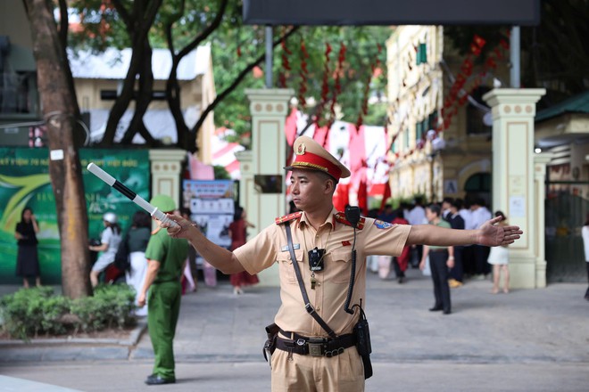 Hà Nội bảo đảm trật tự an toàn giao thông trong ngày khai giảng năm học mới- Ảnh 2.