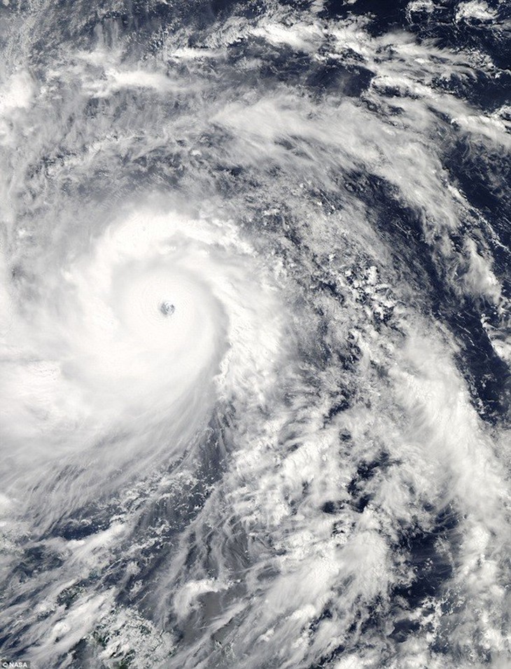 Nasa công bố ảnh chụp trái đất từ không gian đẹp nhất 2013 1