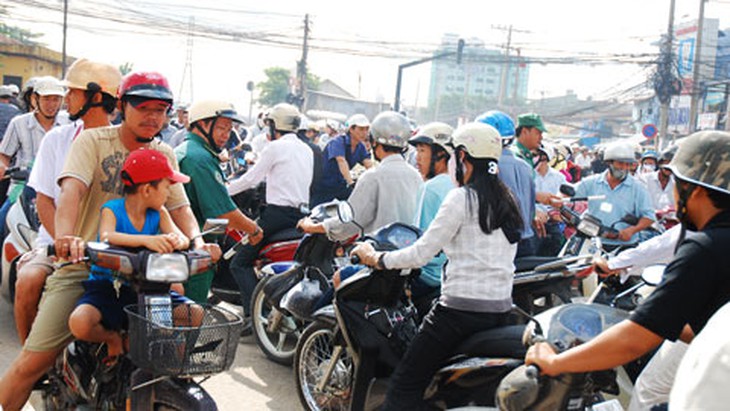 
	Giữa cuộc sống xô bồ hiện đại, người ta cứ tranh nhau mà đi, tranh nhau mà sống.