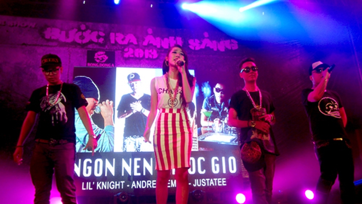 
	LK, Justatee, Emily và Andree – những cái tên “hot” của cộng đồng mạng trong Chương trình “Bước ra ánh sáng”.