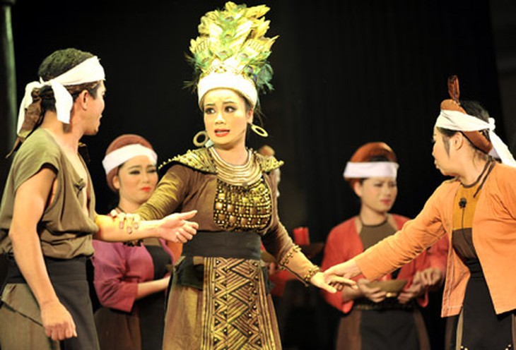 
	Vở Vương nữ Mê Linh - HCV Liên hoan chèo 2013.