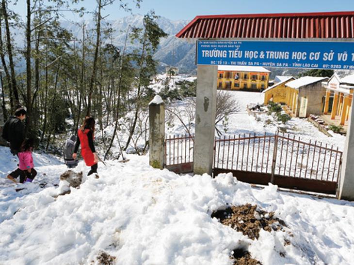 Tuyết rơi dày đặc tại các tỉnh miền núi phía Bắc