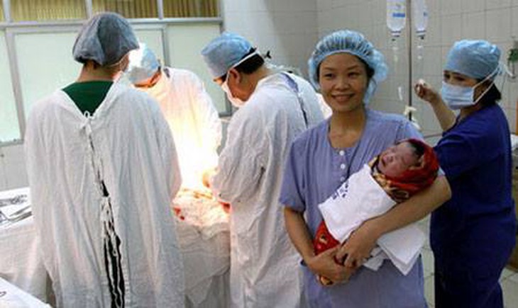  	Niềm hạnh phúc giản dị của những y bác sĩ trực sản khoa là được thấy sản phụ vượt cạn thành công 