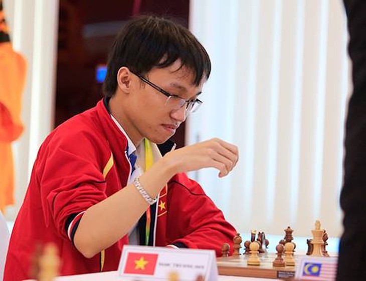 
	Trường Sơn cũng đã có tấm huy chương vàng cờ chớp.