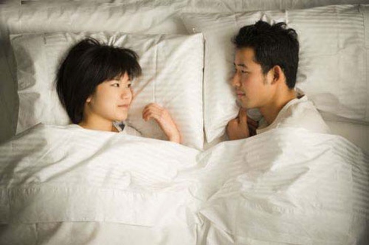 Đêm tân hôn, chồng nôn khi thấy tôi trên giường - 1