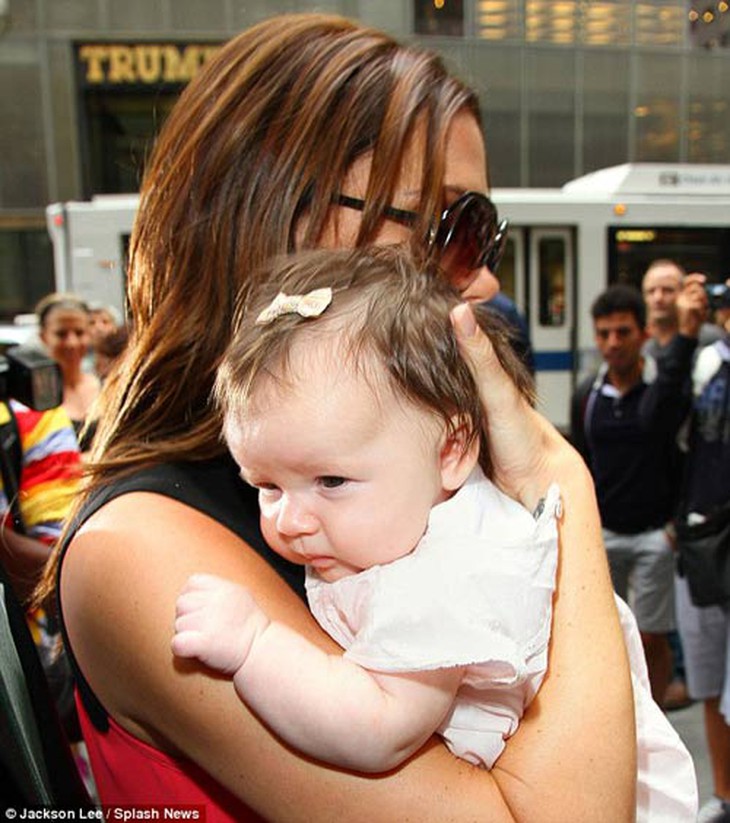 Kiểu tóc tuyệt xinh của con gái Beckham - 1
