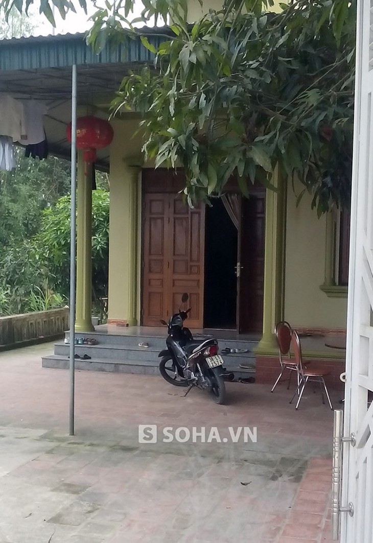 Bố chồng vô cớ đấm đá, chém trọng thương con dâu