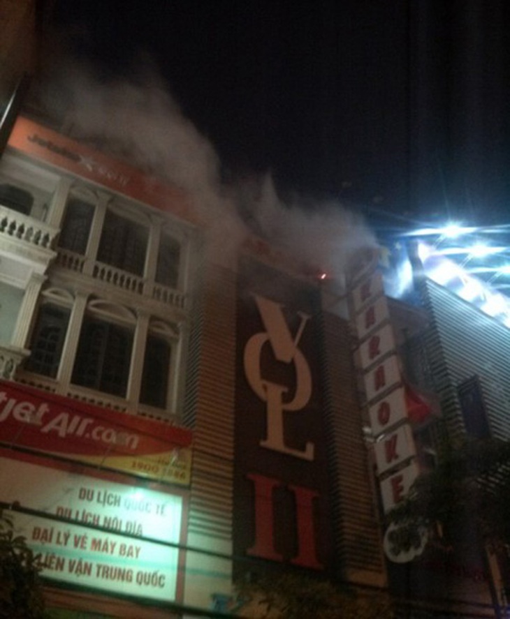 Biển hiệu bốc khói nghi ngút