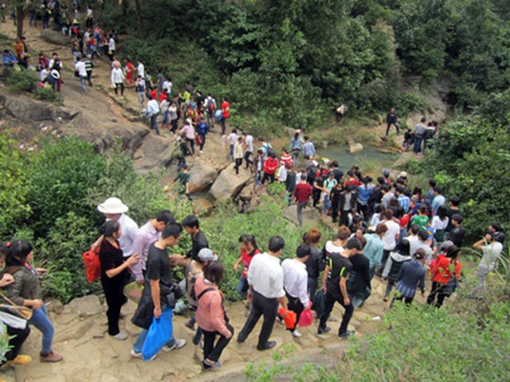 Đi chơi chùa Hương Tích, một thanh niên ngã tử vong