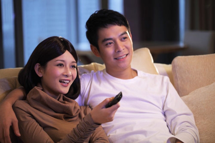 Mời nàng đi xem phim sẽ tạo được cơ họi để nàng hiểu về bạn nhiều hơn (Ảnh minh họa)