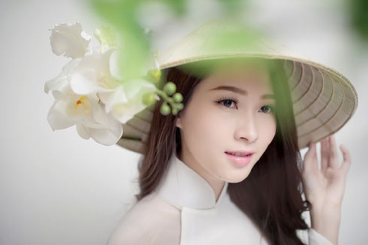 Lễ hội Áo Dài lần 1 năm 2014 có chủ đề: Áo dài và Hoa diễn ra trong 2 ngày 8 và 9/3, tại TP HCM. Đặng Thu Thảo là đại diện hình ảnh cho Lễ hội này