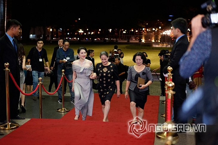 Mẹ Lý Nhã Kỳ lần đầu xuất hiện trong show khủng của con gái