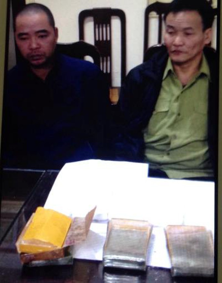 Ngụy trang 3 bánh heroin trong thuốc dân tộc mang về thủ đô