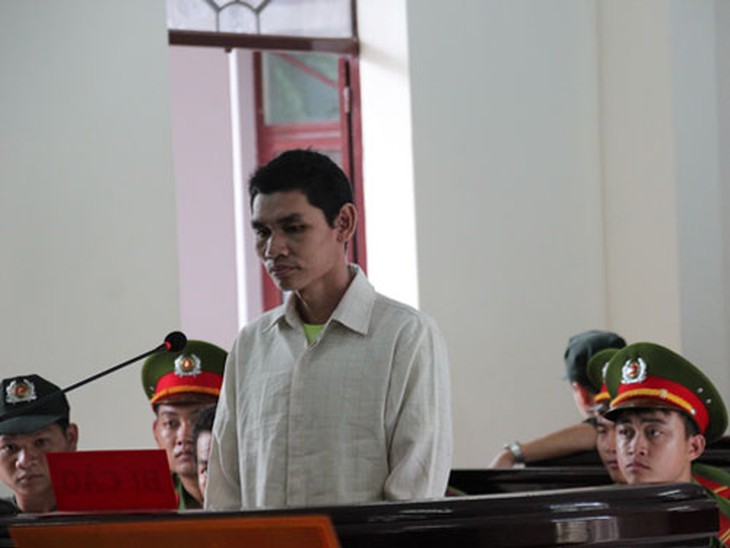 Từ Đức Toàn đứng nghe tuyên án