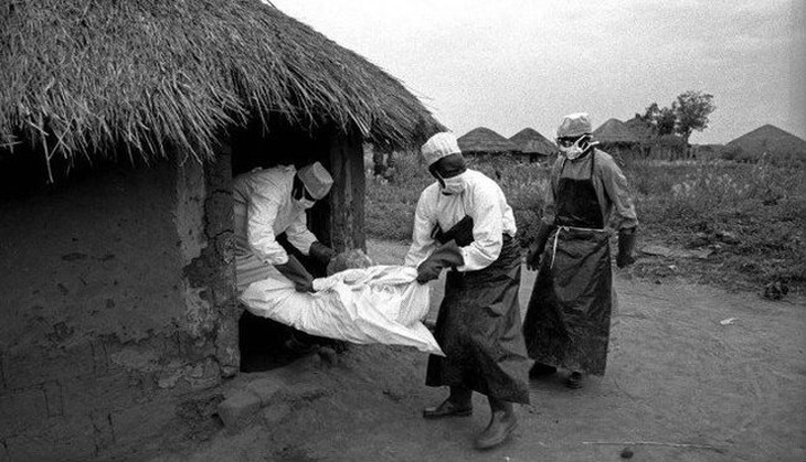 Rợn người hình ảnh chết chóc ở tâm đại dịch Ebola 10