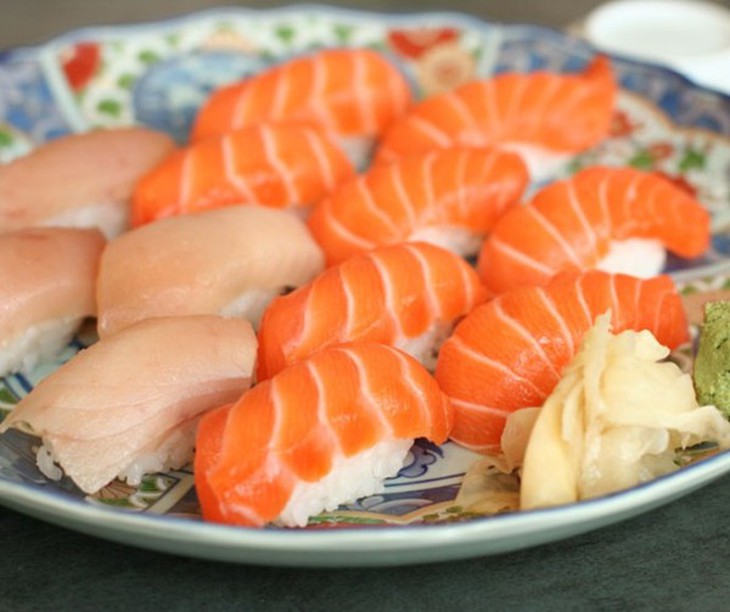 Thời gian sống ở Hawaii còn mang lại cho ông chủ Nhà Trắng niềm đam mê bất tận với hải sản và các món sushi. Ảnh: Asia Explore.