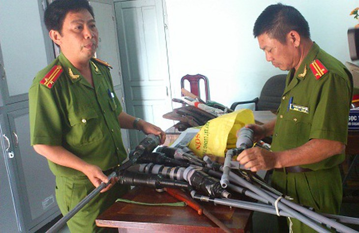 Hàng loạt súng hơi cồn bị cơ quan công an thu giữ.
